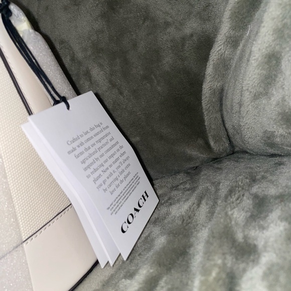 Coach Skeleton Bucket Bag Limited Edition Halloween - Picture 4 of 5